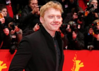 Actor Rupert Grint poses on the red carpet as he arrives for the screening of the film "The Necessary Death of Charlie Countryman" at the 63rd Berlinale International Film Festival in Berlin February 9, 2013. REUTERS/Fabrizio Bensch (GERMANY - Tags: ENTERTAINMENT) - GM1E92A0GQH01