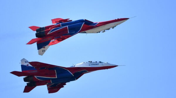 Самолеты МиГ-29 пилотажной группы "Стрижи"