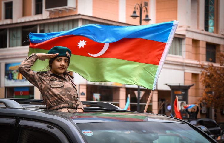 Bakü'deki Azerbaycanlılar, Şuşa kentinin 28 yıl sonra Ermenistan'ın işgalinden kurtarılmasını kutladı. ( Resul Rehimov - Anadolu Ajansı )