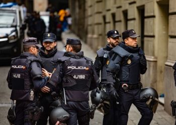 Mandatory Credit: Photo by AFP/Shutterstock (9111137l)
The Spanish police Guardia Civil in front of the Jefatura Superior de Policia during the protests and demonstrations in Barcelona during the general strike to condemn the Spanish Guardia Civil police violence to stop the Referendum
General strike in Catalonia, Barcelona, Spain - 03 Oct 2017